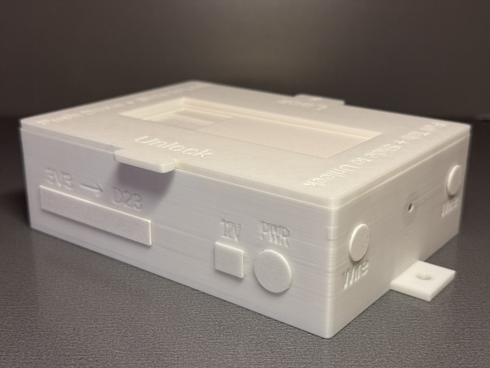 Command-GP 30 White opposite angled view with inserts installed