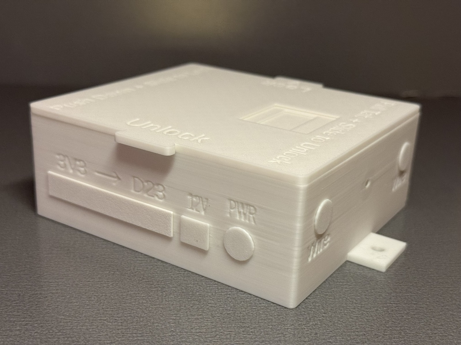 Ranger Bucks 30 White opposite angled view with inserts installed