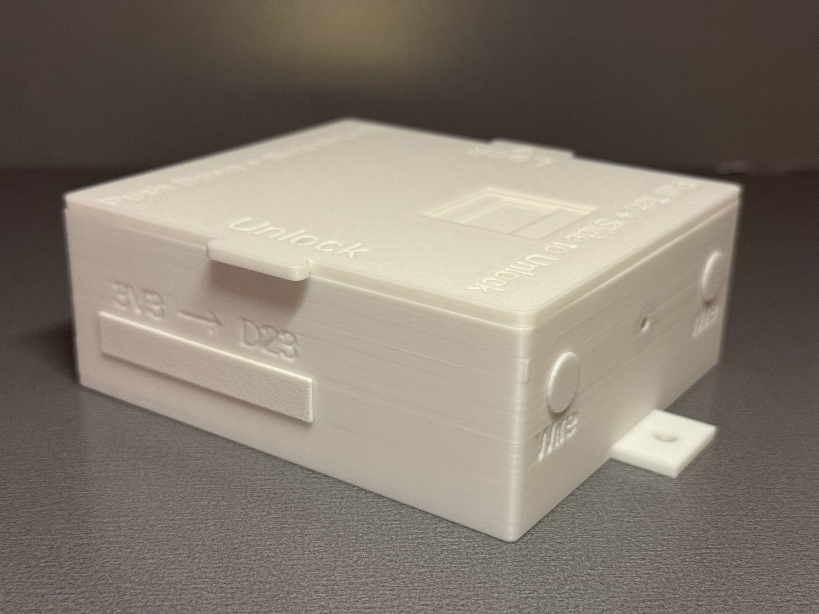 Ranger Relay 30 White opposite angled view with inserts installed