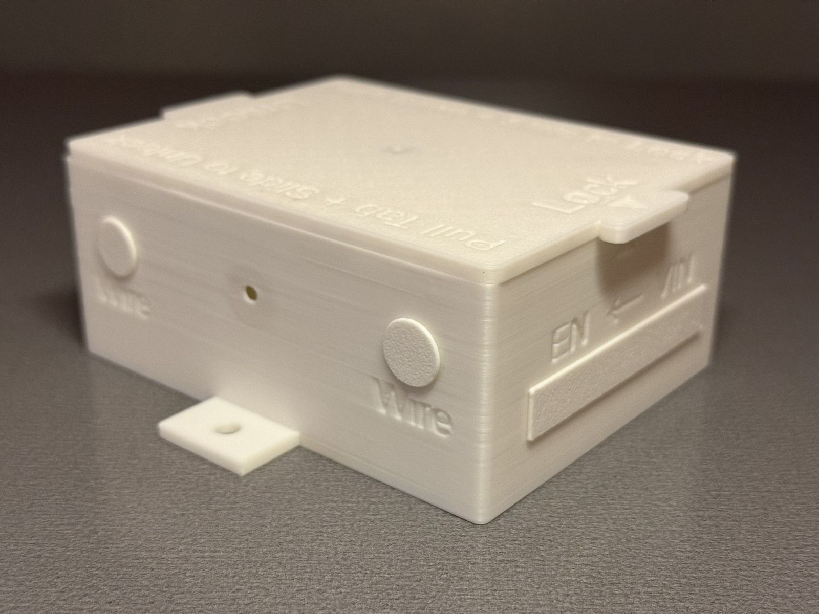 Scout 30 White opposite angled view with inserts installed